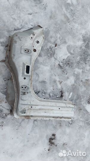 Передняя левая стойка кузова Nissan Juke