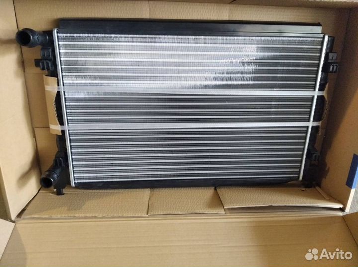 Радиатор охлаждения двигателя Октавия А7 2013