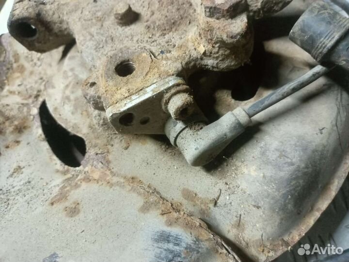 Передний левый кулак Mercedes W124