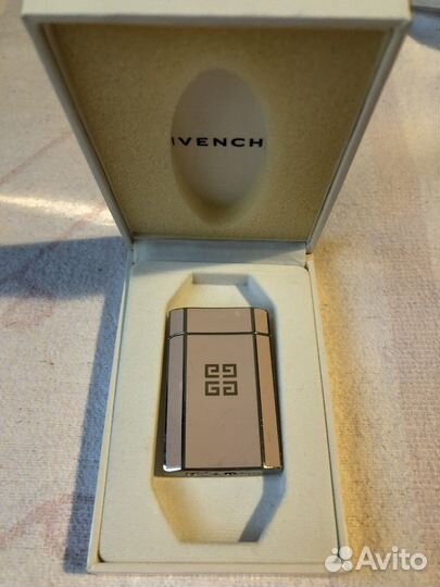 Зажигалка givenchy и пепельницы