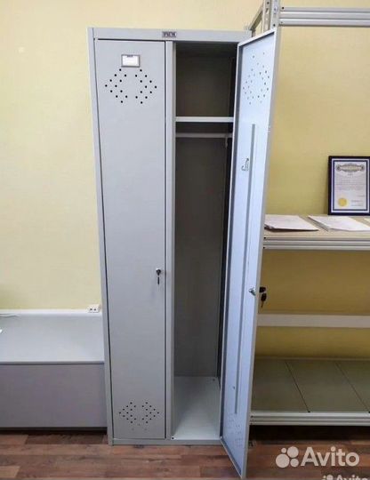 Шкаф металлический для одежды