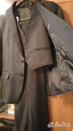 Продам школьный костюм