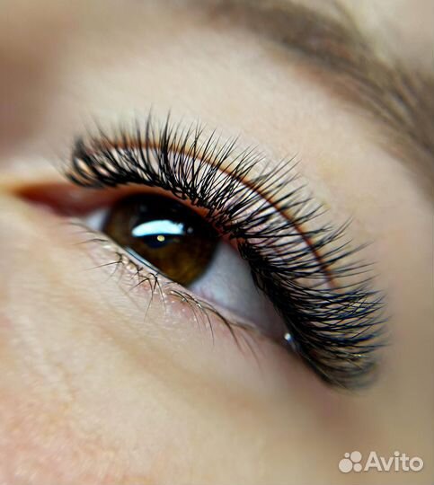 Наращивание ресниц и оформление бровей