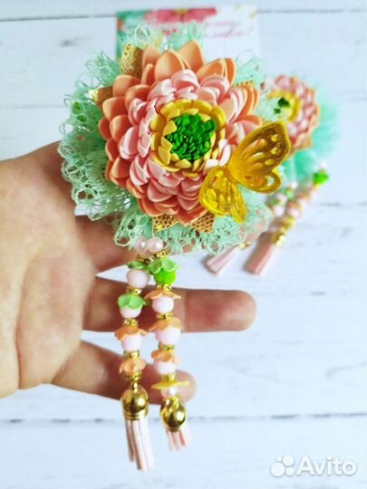 Бантики-заколки с подвесками для девочек