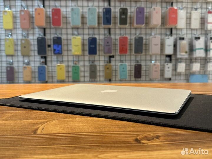 MacBook Air 13 8/128Gb 2017г / Отличное состояние