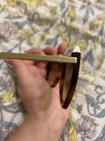 Солнечные очки женские fendi