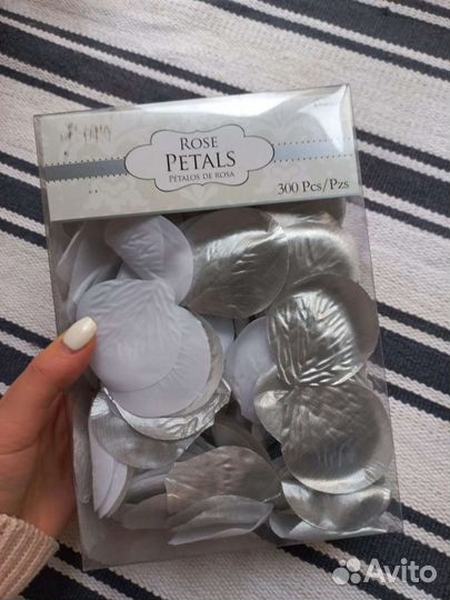 Лепестки роз