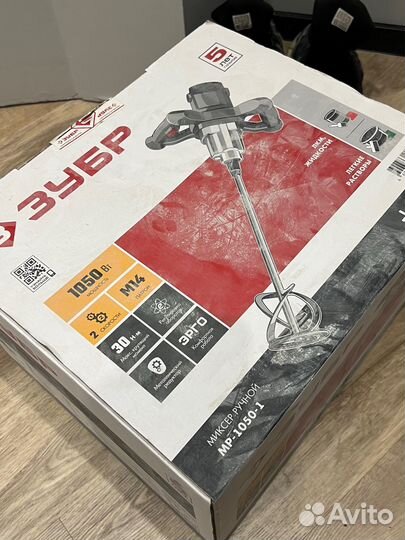 Миксер строительный зубр 1050