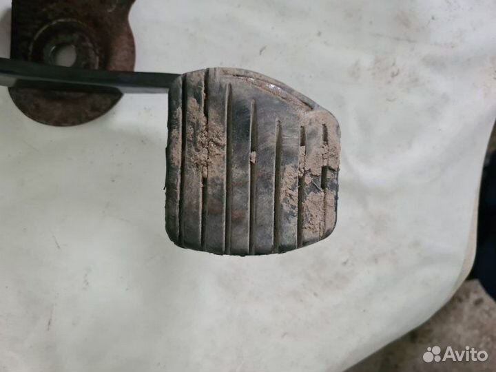 Педаль тормоза Renault Fluence седан M4R 2011