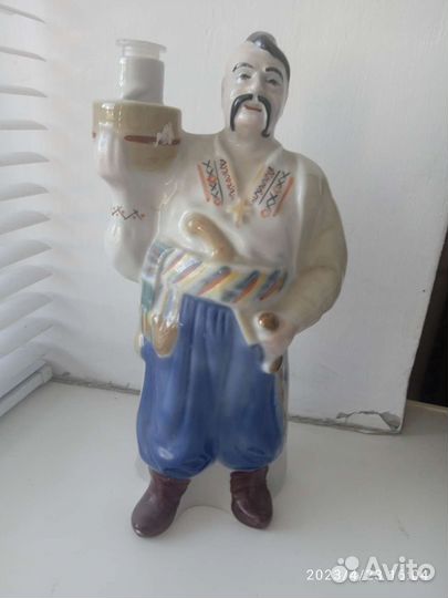 Статуэтка фарфор