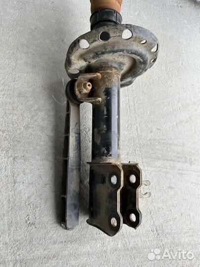 Амортизатор передний правый Opel Astra H