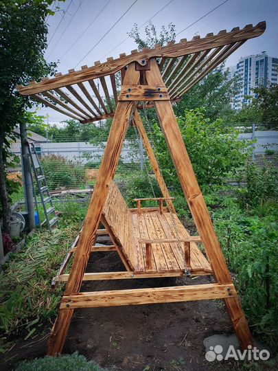 Садовые качели из дерева