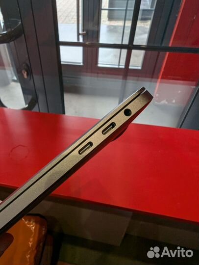 Apple macbook pro 13 2019 touch bar
