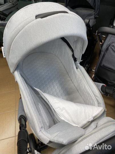 Riko Delta коляска с рождения