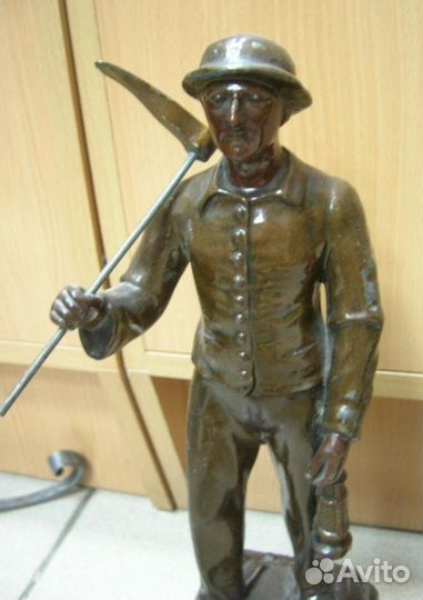 Рабочий и колхозница. Шахтер и крестьянка. Европа