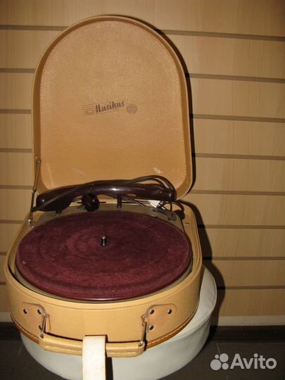 Проигрывытель Telefunken