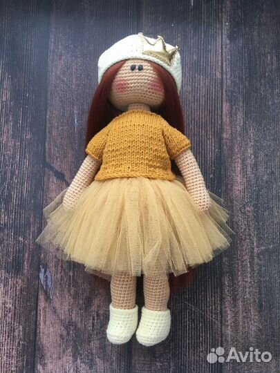 Вязаная интерьерная кукла