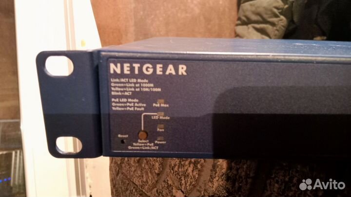 Коммутатор Netgear GS724TP с Poe