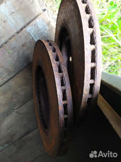 Передние тормозные диски Opel Zafira B 93197592