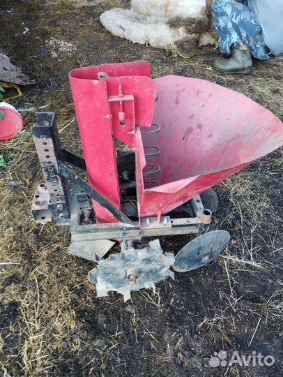 Картофелесажалка для мотоблока