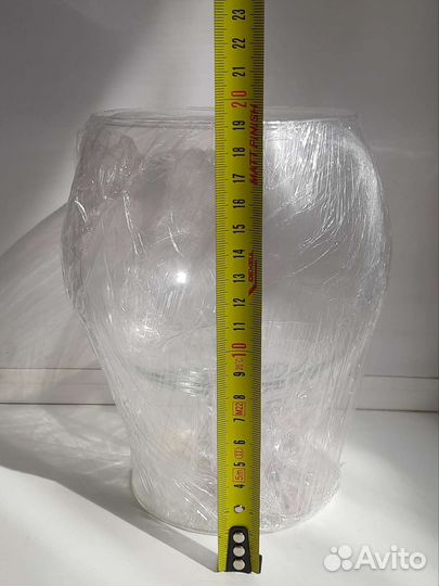 Стеклянная бокал-ваза на ножке для декора мал