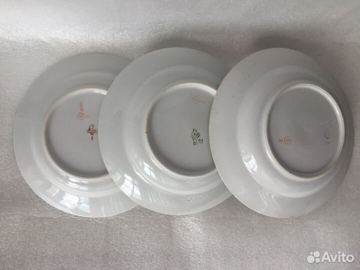 Тарелки фарфоровых заводов СССР 5 штук в комплекте