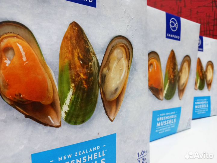 Мидии Киви на пол раковины