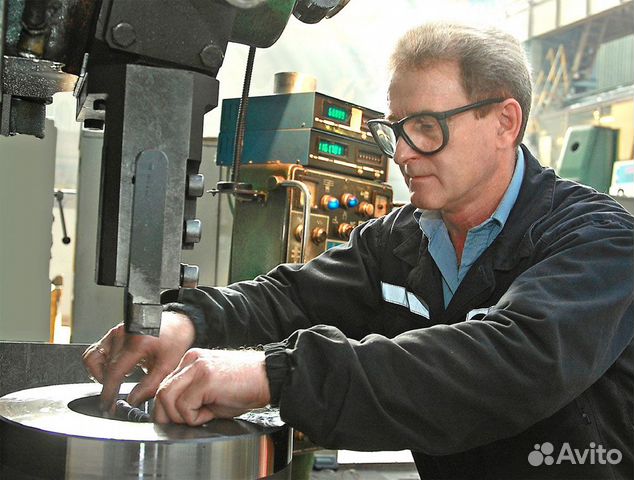 Токарь-универсал