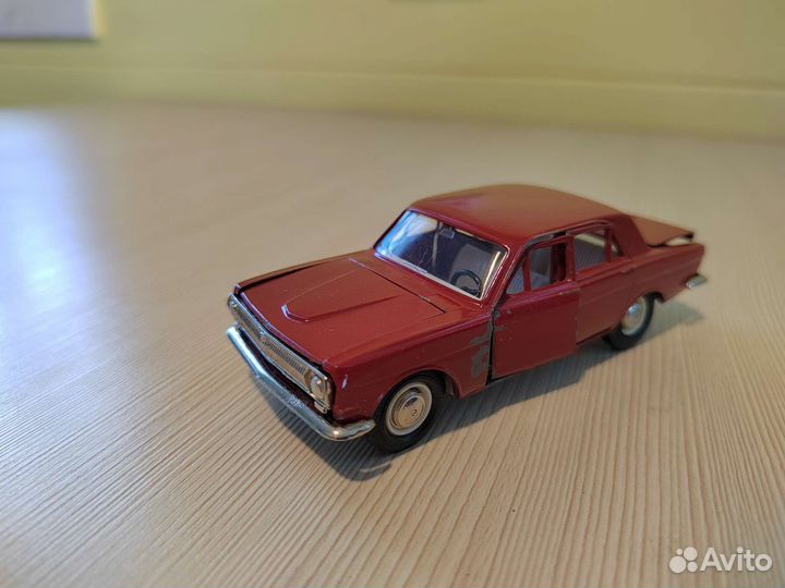 Модель автомобиля СССР Волга газ24 1:43