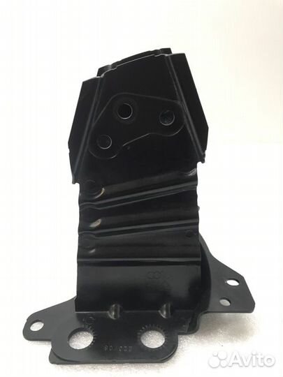 Кронштейн усилителя бампера левый Audi A3 8P 2007