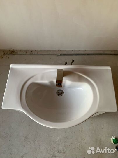 Раковина с тумбой
