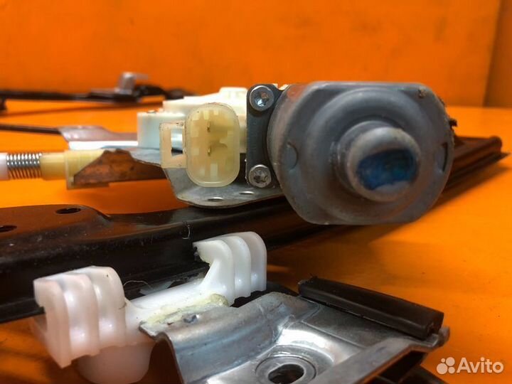 Стеклоподъемник двери передний левый Hummer H3