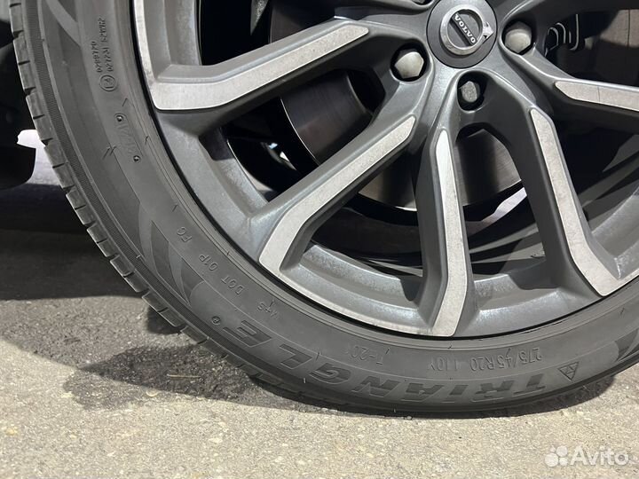 Оригинальные колеса с дисками R20 на Volvo XC90