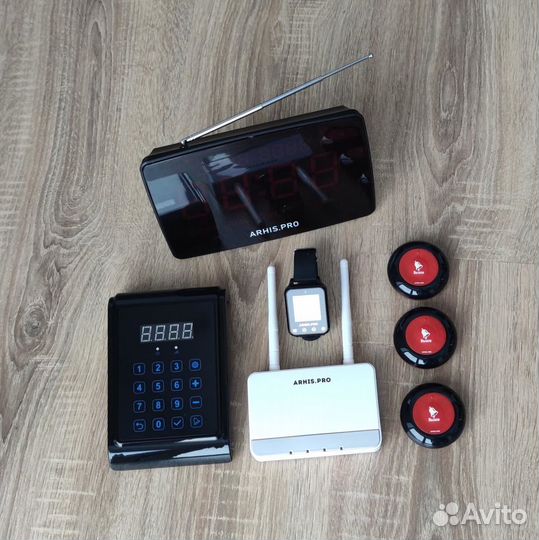 Система вызова официанта в комплекте с часами