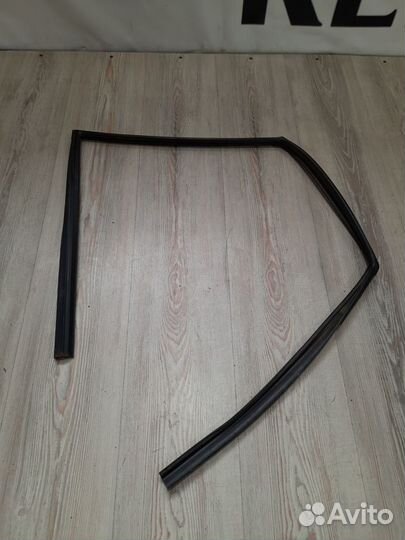 Уплотнитель перед проема стекла двери Kia soul 2 Л