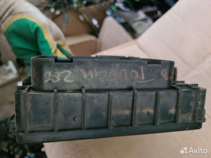 Блок предохранителей Volkswagen Touran