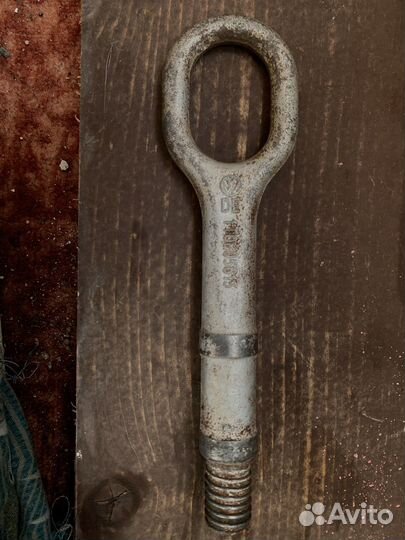 Буксировочный крюк VAG 1T0805615