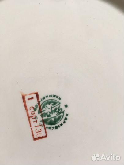 Фарфоровая тарелка