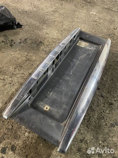 Накладка крышки багажника Infiniti QX56 1