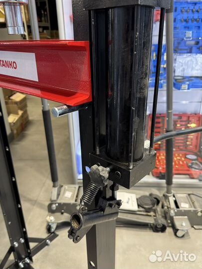 Пресс гаражный на 12 тонн с ножным приводом