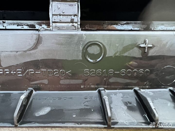 Усилитель бампера на Toyota 300