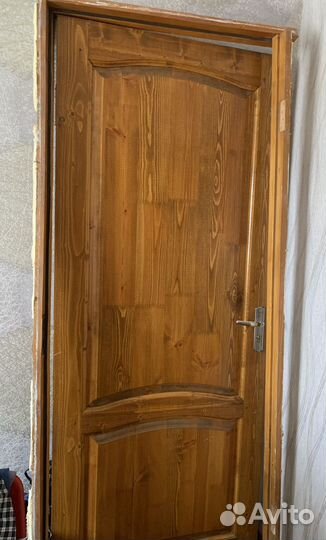 Деревянная дверь