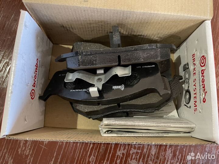 Комплект передних тормозных колодок brembo P11008