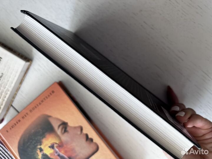 Девушка в поезде, Пола Хокинс, книга