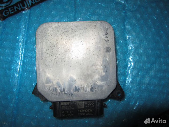 Блок управления фарой правый Toyota Camry V70 XV70