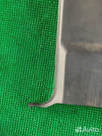 Обшивка стойки левая Dodge Ram DJ EKG 2011