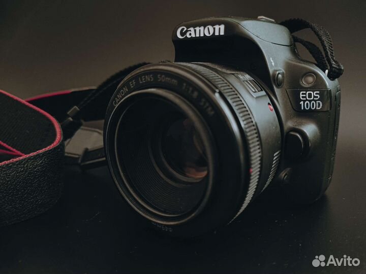 Зеркальный фотоаппарат Canon EOS 100D