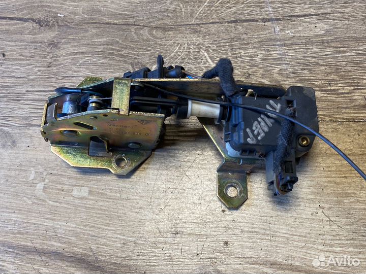 Volkswagen touareg замок стекла крышки багажника