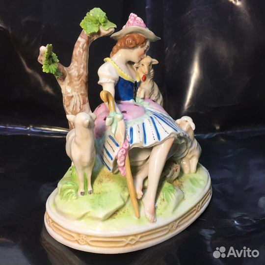 Фарфоровые статуэтки антиквариат
