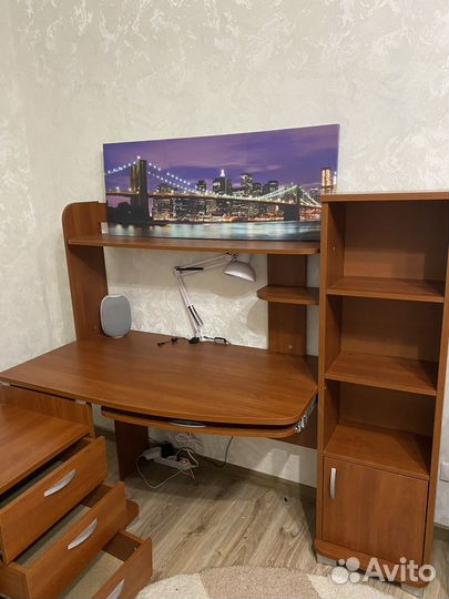 Письменный стол